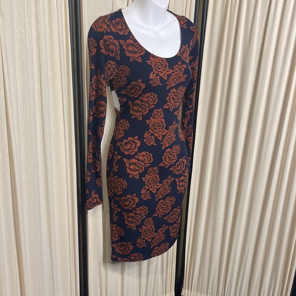 LIKE NEW! FOREVER 21 NAVY BLUE & DARK ORANGE FLORAL BODYCON DRESS SIZE SMALL - Picture 3 of 9